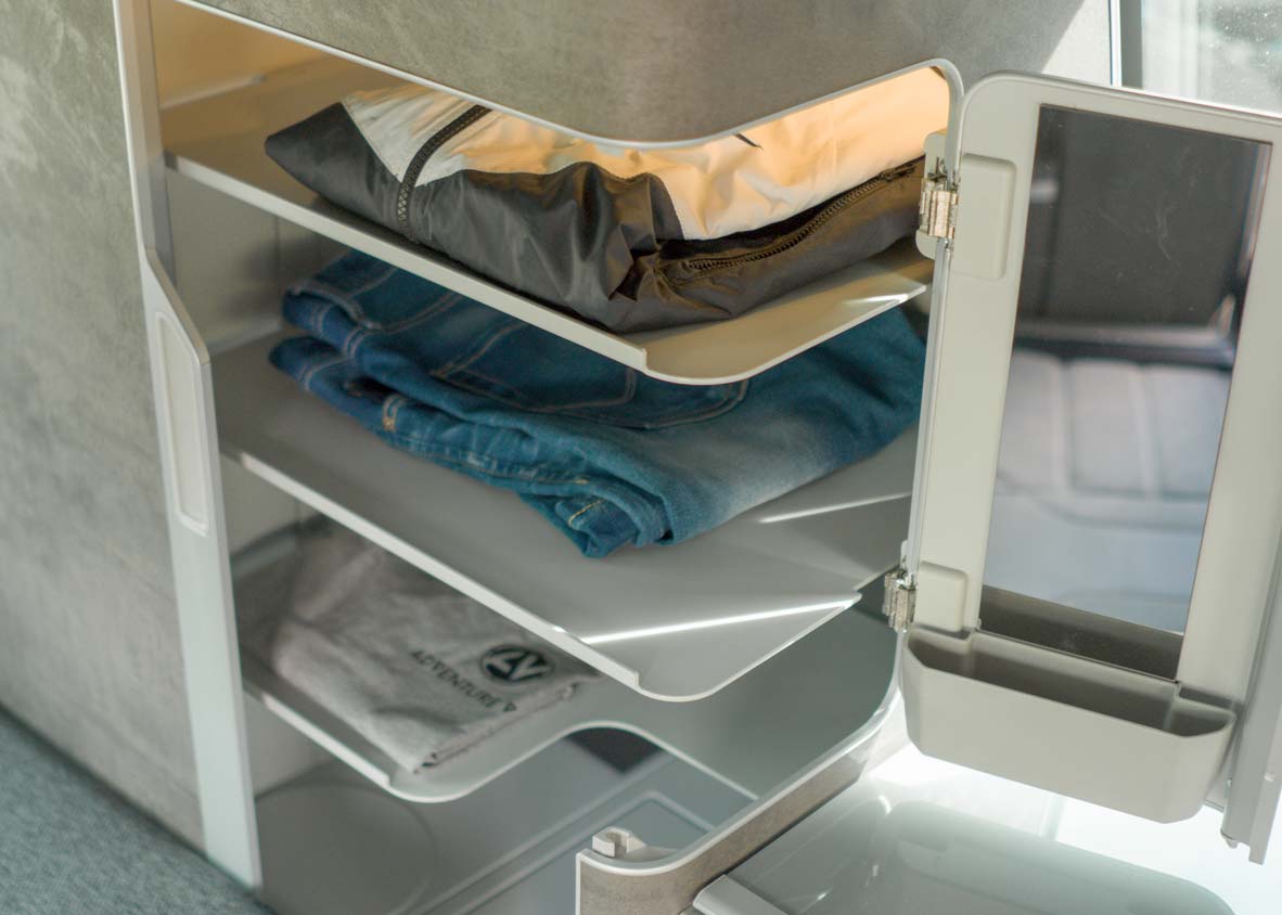 Adventure Van Kleiderschrank